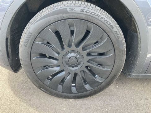 Used 2023 Tesla Model Y AWD image 12