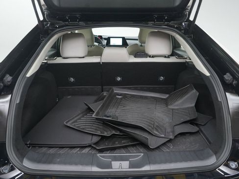 Used 2025 Toyota Prius Limited image 9