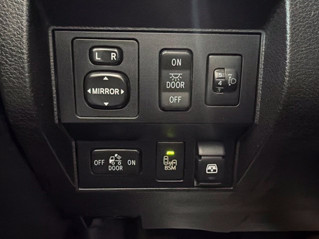 Used 2016 Toyota Tundra SR5 w/ SR5 Upgrade Package AWD/4WD image 23