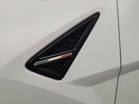 Used 2020 Lamborghini Urus AWD/4WD image 16