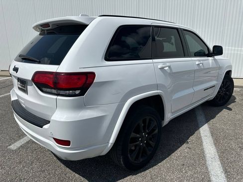 Used 2018 Jeep Grand Cherokee Altitude AWD/4WD image 7