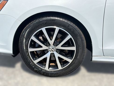 Used 2017 Volkswagen Jetta SE FWD image 11
