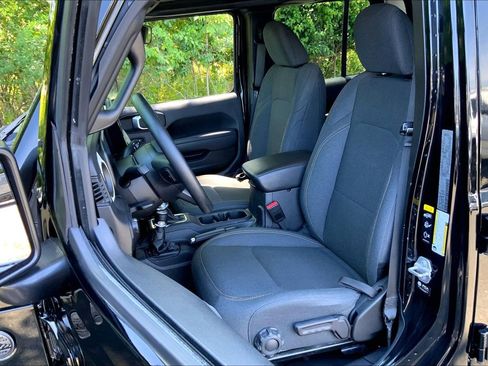 Used 2024 Jeep Gladiator Sport AWD/4WD image 6