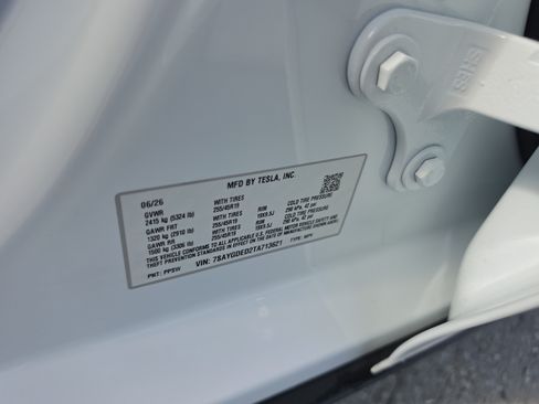 Used 2026 Tesla Model Y 2WD image 29