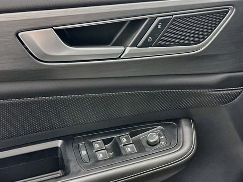 Used 2025 Volkswagen Atlas Cross Sport SE AWD/4WD image 15