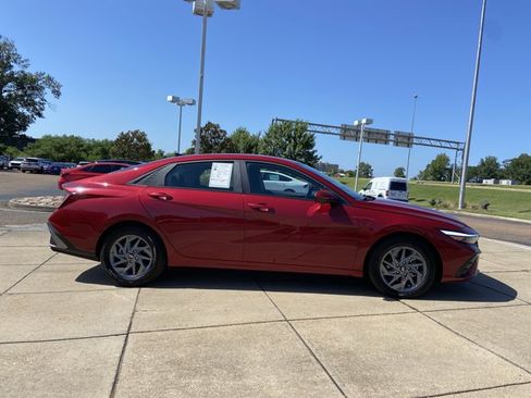 Used 2024 Hyundai Elantra SEL FWD image 17
