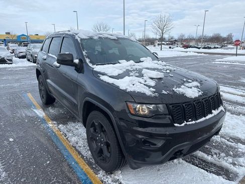 Used 2019 Jeep Grand Cherokee Laredo image 4
