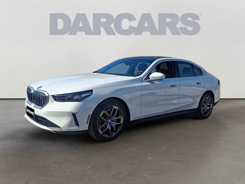 Certified 2026 BMW i5 eDrive40 w/ Executive Package AWD/4WD image 3