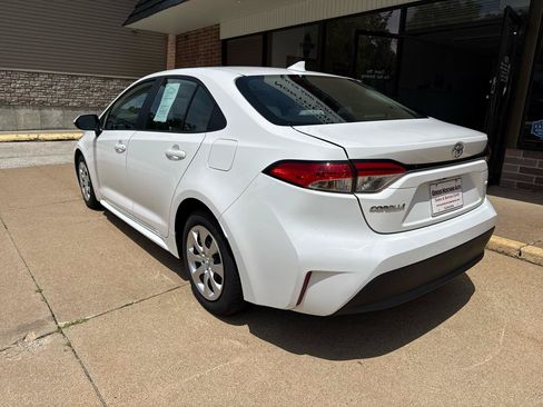 Used 2024 Toyota Corolla LE FWD image 5