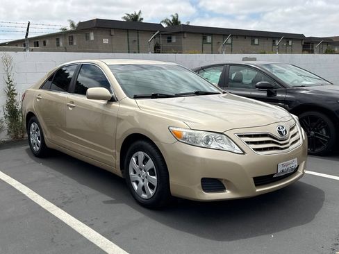 Used 2010 Toyota Camry LE FWD image 2