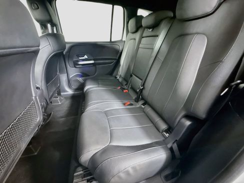 Used 2023 Mercedes-Benz GLB 250 4MATIC w/ Premium Package image 25