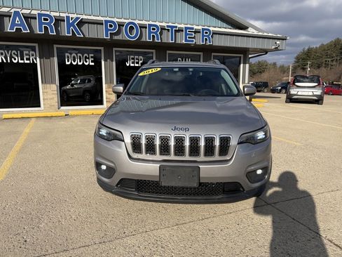 Used 2019 Jeep Cherokee Latitude w/ Cold Weather Group image 8