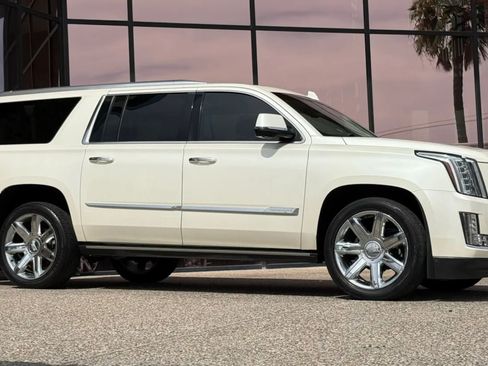 Used 2015 Cadillac Escalade ESV Premium AWD/4WD image 17
