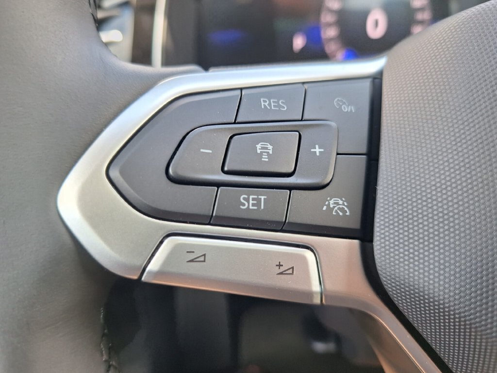 Used 2026 Volkswagen Jetta SE FWD image 12