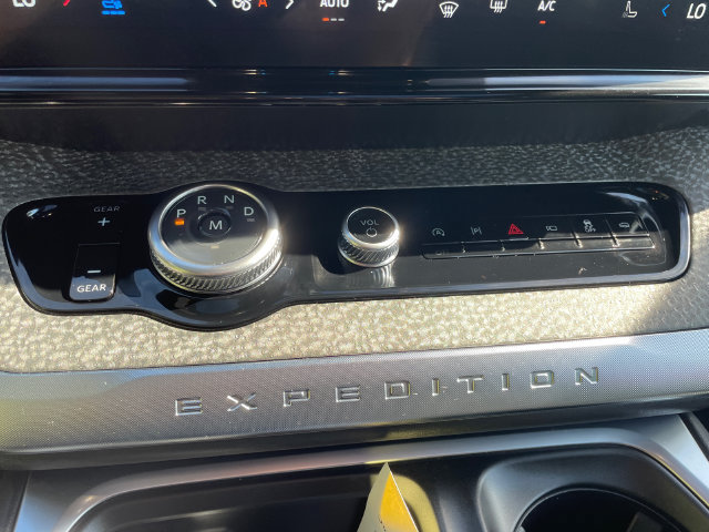 Used 2025 Ford Expedition Tremor AWD/4WD image 35