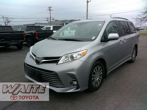 Used 2018 Toyota Sienna XLE image 5