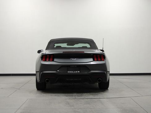 Used 2024 Ford Mustang Convertible image 5