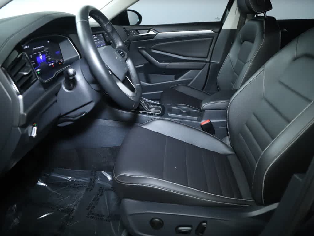 Used 2024 Volkswagen Jetta SE FWD image 17