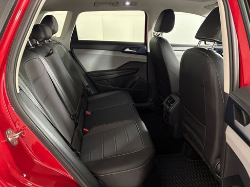 Used 2024 Volkswagen Taos SE w/ Panoramic Sunroof Package image 41