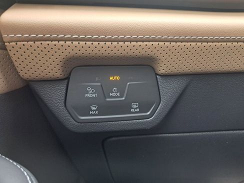 Used 2025 Volkswagen Atlas Cross Sport SE image 14