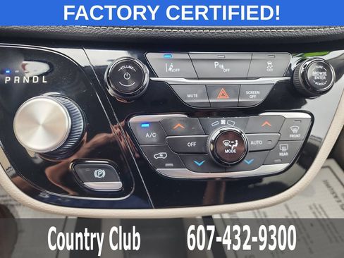 Used 2023 Chrysler Pacifica Touring-L FWD image 15