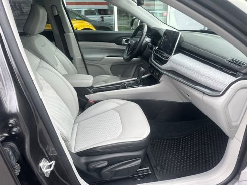 Used 2022 Jeep Compass Latitude w/ Convenience Group FWD image 8
