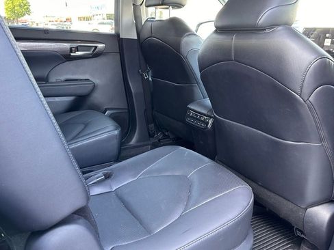 Used 2024 Toyota Highlander Platinum AWD/4WD image 21