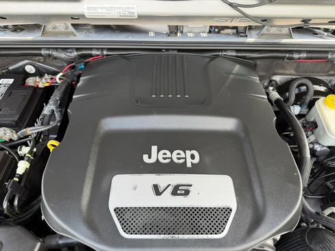 Used 2015 Jeep Wrangler Sport w/ Quick Order Package 23S AWD/4WD image 4