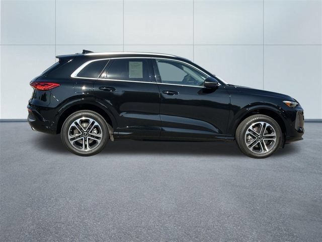 Used 2025 Audi Q5 Premium Plus w/ Premium Plus AWD/4WD image 5