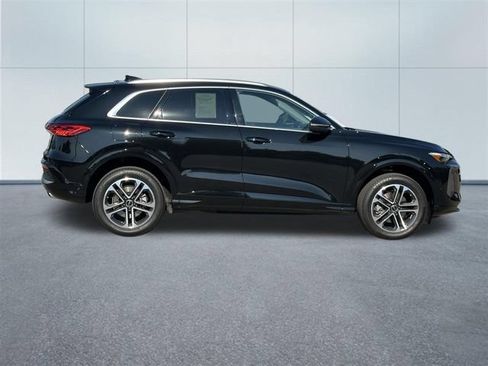 Used 2025 Audi Q5 Premium Plus w/ Premium Plus AWD/4WD image 5