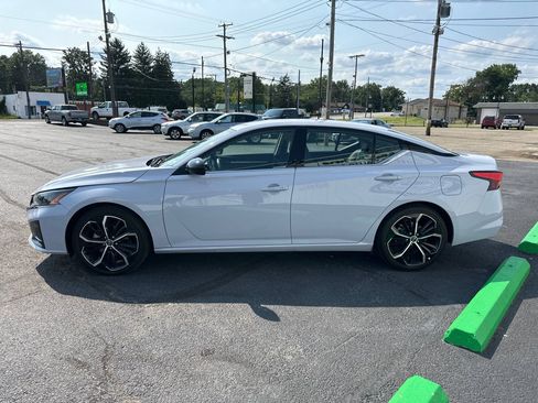 Used 2024 Nissan Altima 2.5 SR FWD image 4