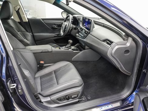 Used 2025 Lexus ES 300h w/ Accessory Package (Z2) FWD image 17