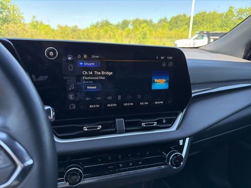Used 2025 Chevrolet Equinox LT FWD image 11