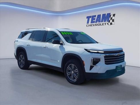 Certified 2026 Chevrolet Traverse LT FWD image 5