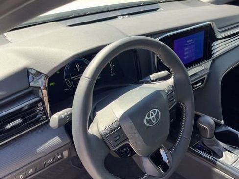 Used 2025 Toyota Camry SE image 13