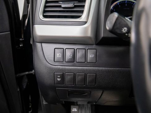 Used 2019 Toyota Highlander SE image 18