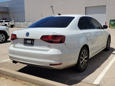 Used 2018 Volkswagen Jetta SE FWD image 3