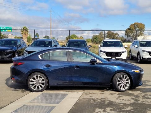 Used 2020 MAZDA MAZDA3 Sedan w/ Select Package image 4