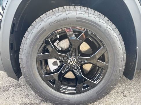 New 2026 Volkswagen Atlas Peak Edition image 16