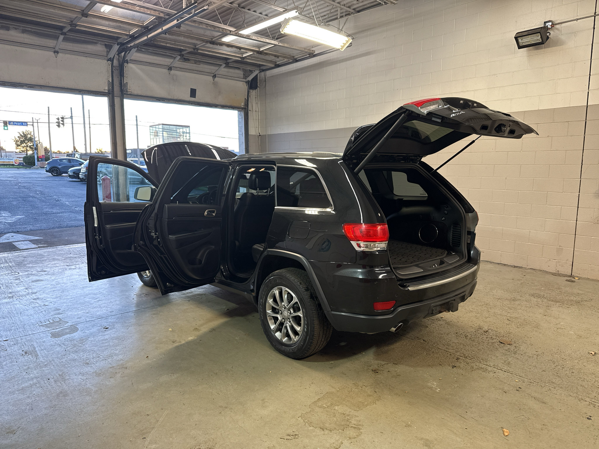 Used 2014 Jeep Grand Cherokee Limited w/ Trailer Tow Group IV AWD/4WD image 12