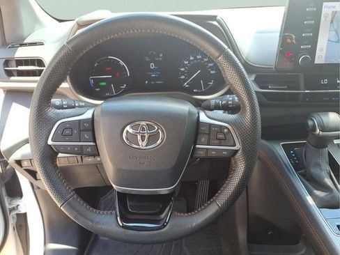 Used 2023 Toyota Sienna XSE FWD image 15