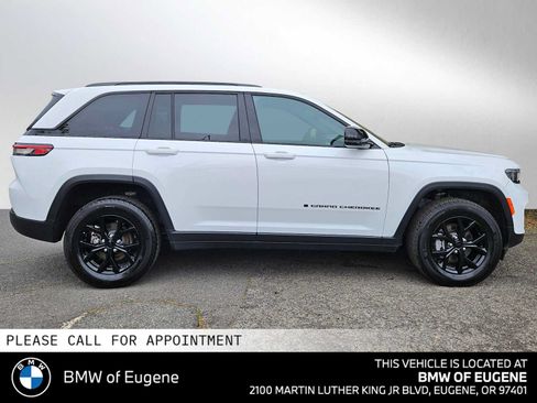 Used 2024 Jeep Grand Cherokee Altitude AWD/4WD image 2