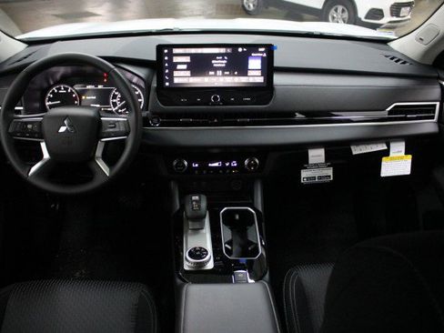 New 2026 Mitsubishi Outlander ES image 20