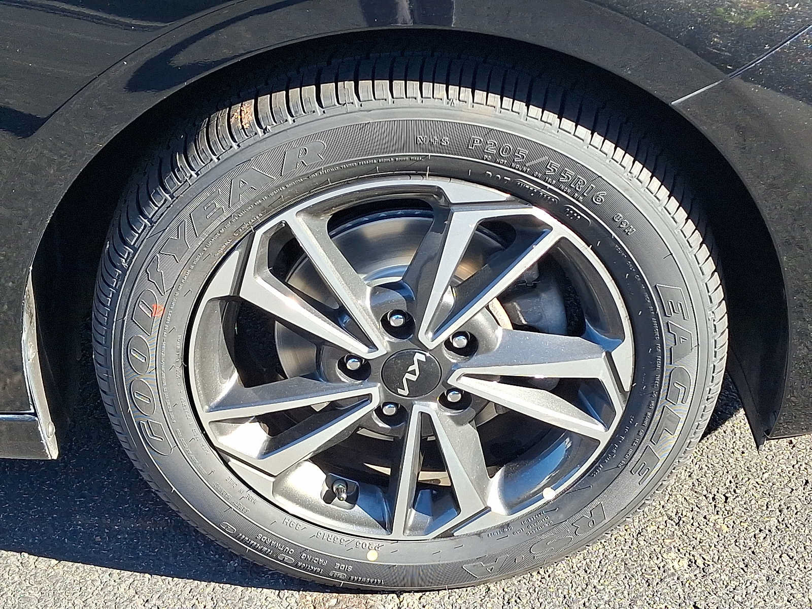 Used 2023 Kia Forte LXS w/ LXS Technology Package FWD image 9