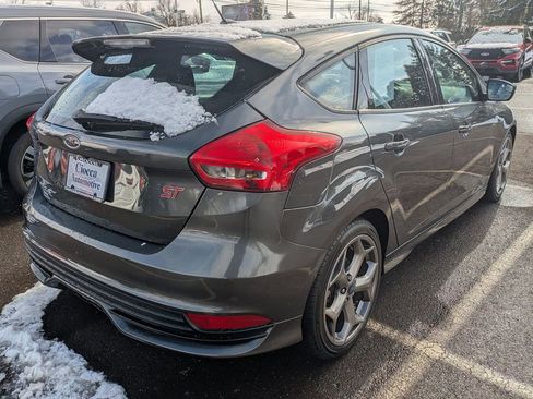 Used 2017 Ford Focus ST image 5