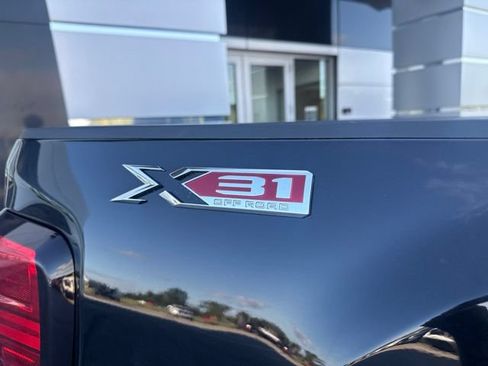 Used 2024 GMC Sierra 2500 SLE w/ SLE Value Package; AWD/4WD image 12