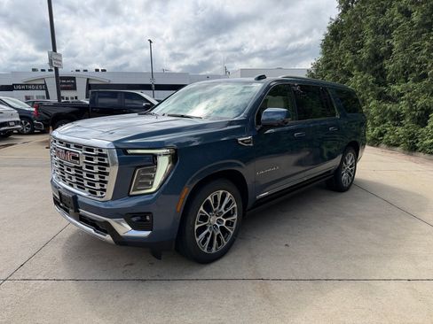 New 2026 GMC Yukon XL Denali w/ Denali Reserve Package AWD/4WD image 7