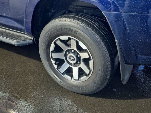 Certified 2018 Toyota 4Runner TRD Off-Road image 10