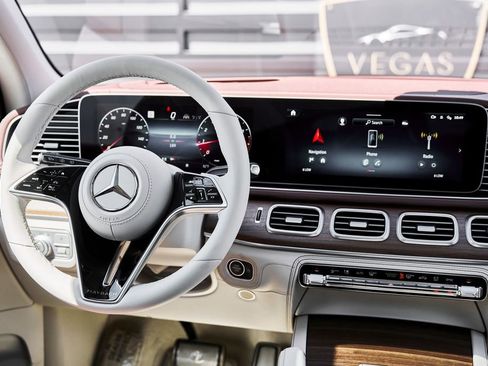 Used 2026 Mercedes-Benz Maybach GLS 600 4MATIC image 60