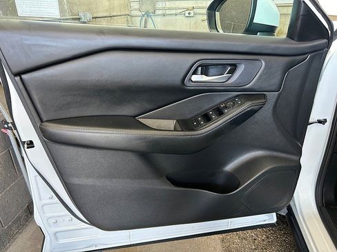 Used 2024 Nissan Rogue SV FWD image 16